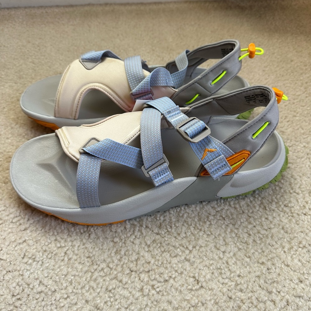 NWT Nike Trail Oneonta Sandals
Outdoor Hiking Khaki Volt Gray Size 14